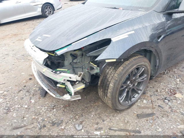 2025 TESLA MODEL Y 7SAYGDEE9SA337250 Photo 5
