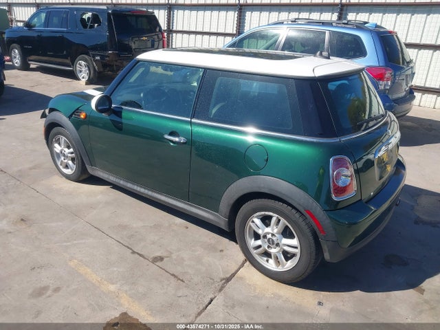 2012 MINI COOPER WMWSU3C58CT259681 Photo 2