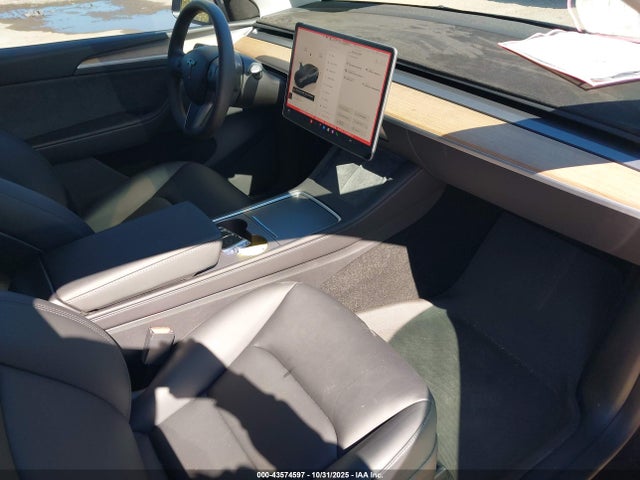 2025 TESLA MODEL Y 7SAYGDEF7SA350765 Photo 4