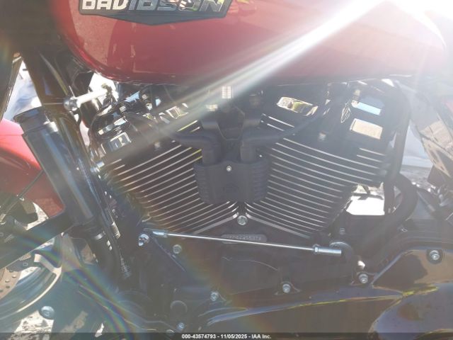 2024 HARLEY-DAVIDSON FLHX 1HD1KB71XRB645537 Photo 8