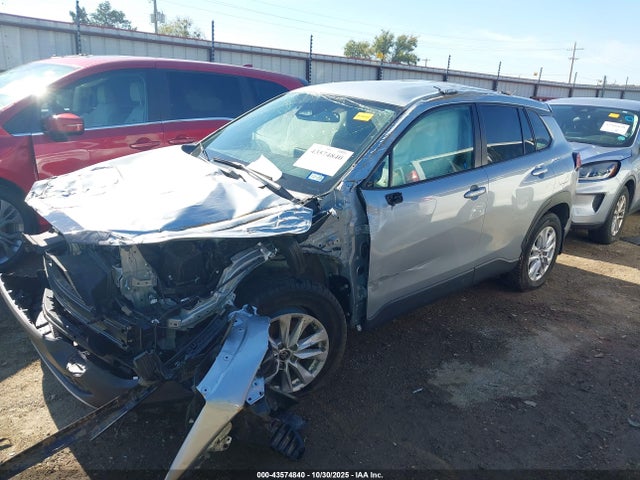 Toyota Corolla Cross Le 2024 7MUCAAAG6RV074311 Image 2