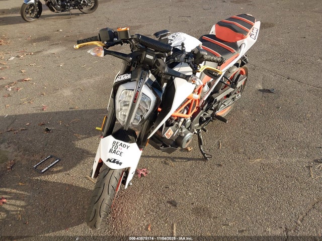 KTM 390 Duke 2019 MD2JPJ404KC209365 Image 2