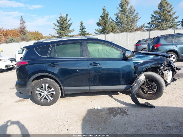 2018 Toyota Rav4 Le მანქანა იყიდება აუქციონზე, vin: JTMZFREV0JD122642, აუქციონის ნომერი: 43575603