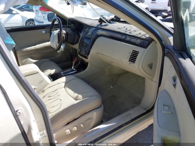 2011 CADILLAC DTS 1G6KH5E61BU117208 Photo 4