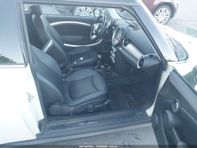 2008 MINI COOPER CLUBMAN WMWML33578TP97081 Photo 4