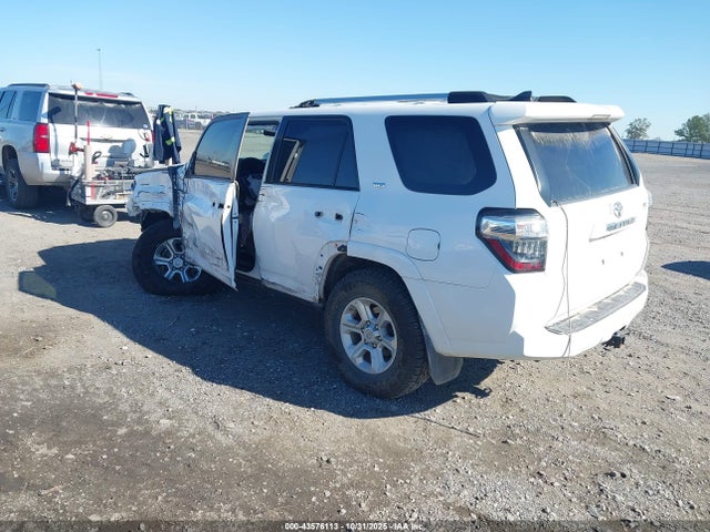 2020 TOYOTA 4RUNNER JTEBU5JR9L5769851 Photo 2
