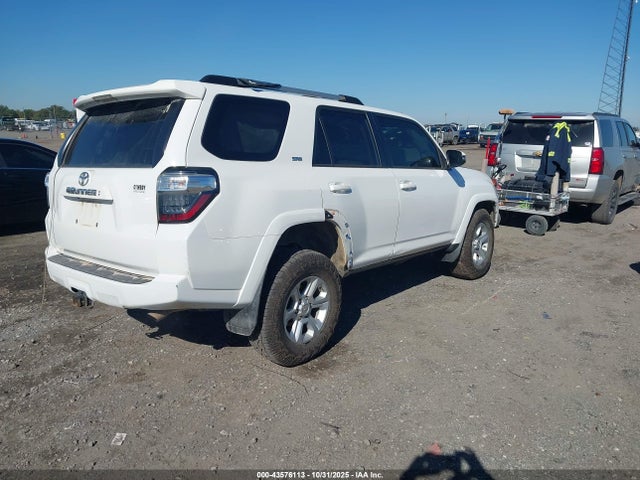 2020 TOYOTA 4RUNNER JTEBU5JR9L5769851 Photo 3