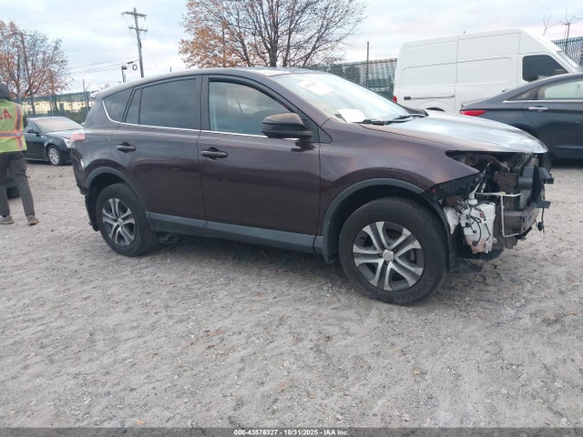 43576327 :رقم المزاد ، 2T3BFREV1JW791636 vin ، 2018 Toyota Rav4 Le مزاد بيع