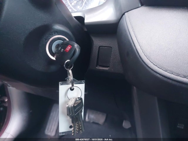 43576327 :رقم المزاد ، 2T3BFREV1JW791636 vin ، 2018 Toyota Rav4 Le مزاد بيع