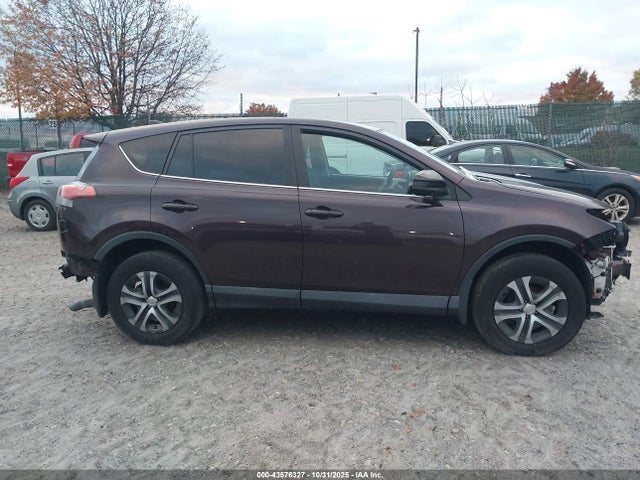 43576327 :رقم المزاد ، 2T3BFREV1JW791636 vin ، 2018 Toyota Rav4 Le مزاد بيع
