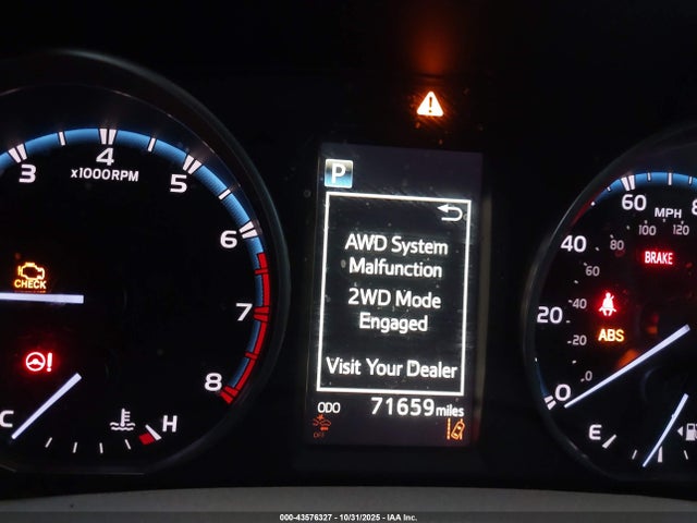 43576327 :رقم المزاد ، 2T3BFREV1JW791636 vin ، 2018 Toyota Rav4 Le مزاد بيع