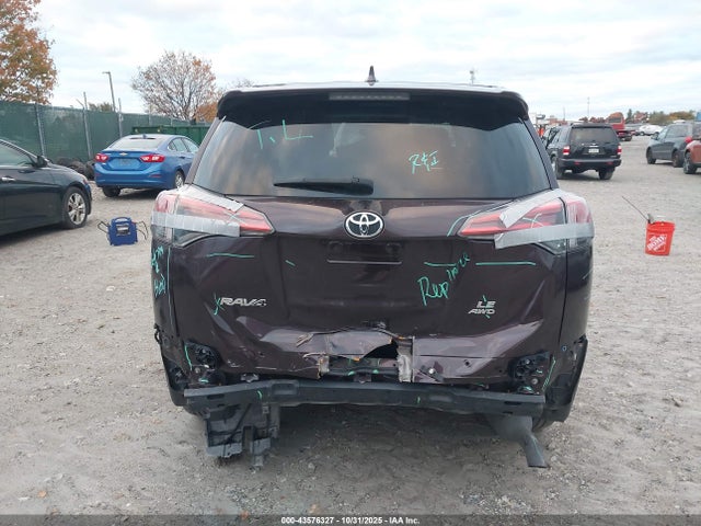 43576327 :رقم المزاد ، 2T3BFREV1JW791636 vin ، 2018 Toyota Rav4 Le مزاد بيع