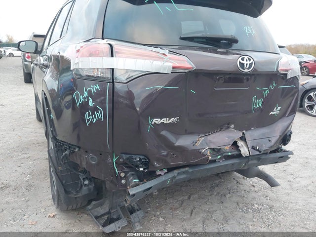 43576327 :رقم المزاد ، 2T3BFREV1JW791636 vin ، 2018 Toyota Rav4 Le مزاد بيع