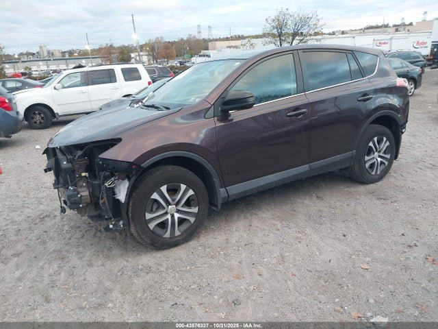 43576327 :رقم المزاد ، 2T3BFREV1JW791636 vin ، 2018 Toyota Rav4 Le مزاد بيع
