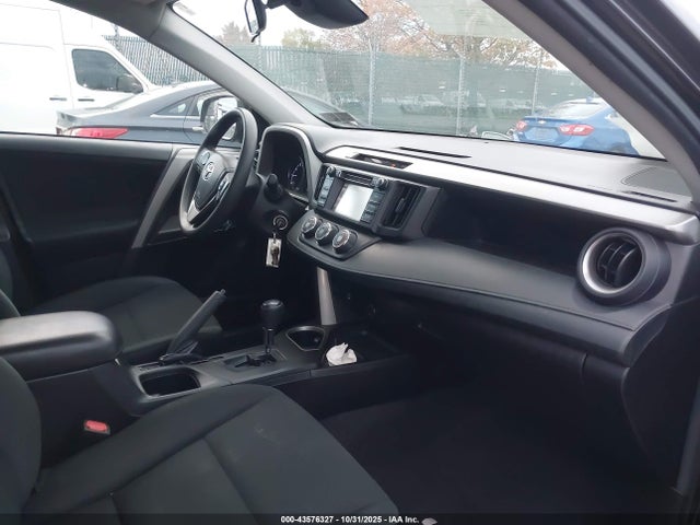 43576327 :رقم المزاد ، 2T3BFREV1JW791636 vin ، 2018 Toyota Rav4 Le مزاد بيع