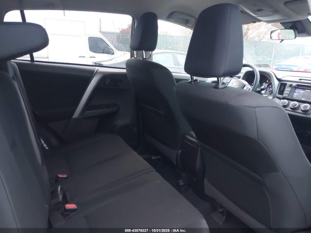 43576327 :رقم المزاد ، 2T3BFREV1JW791636 vin ، 2018 Toyota Rav4 Le مزاد بيع