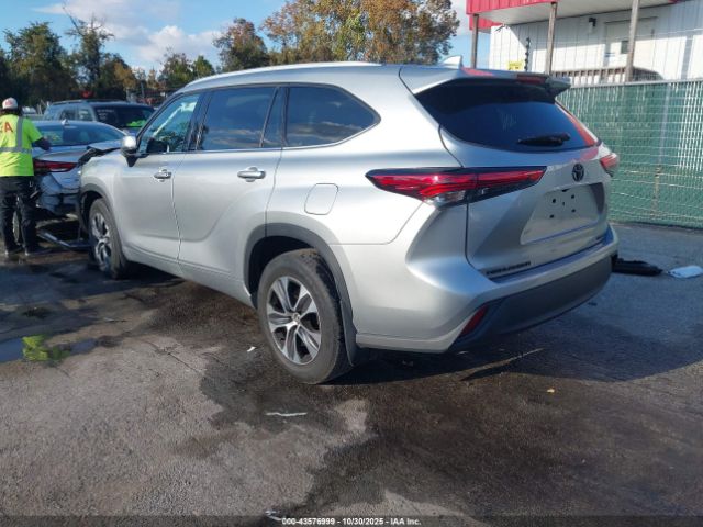 2022 TOYOTA HIGHLANDER 5TDGZRBH9NS219345 Photo 2