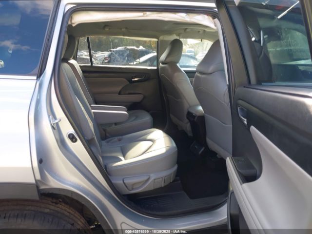 2022 TOYOTA HIGHLANDER 5TDGZRBH9NS219345 Photo 7