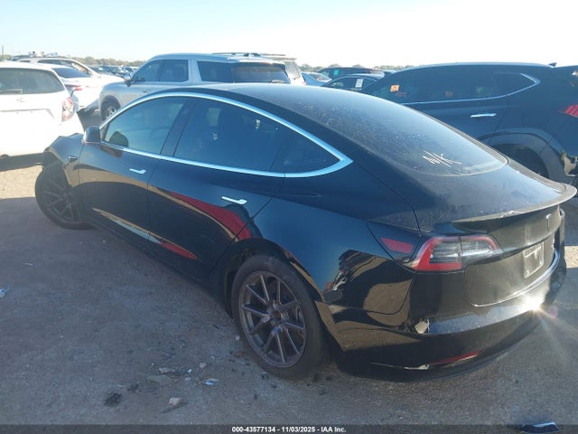 2018 TESLA MODEL 3 5YJ3E1EB8JF092993 Photo 2