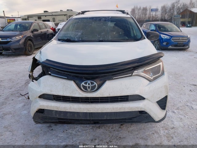 JTMBFREV6GJ061535 Toyota RAV4 LE