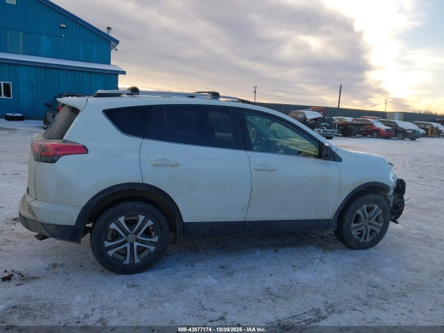 JTMBFREV6GJ061535 Toyota RAV4 LE