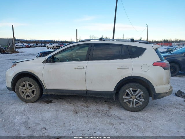 JTMBFREV6GJ061535 Toyota RAV4 LE