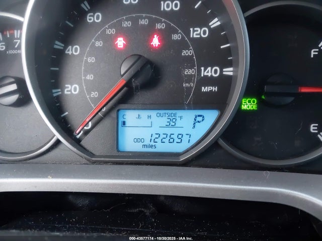 JTMBFREV6GJ061535 Toyota RAV4 LE