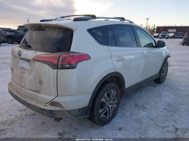 JTMBFREV6GJ061535 Toyota RAV4 LE