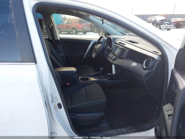 JTMBFREV6GJ061535 Toyota RAV4 LE