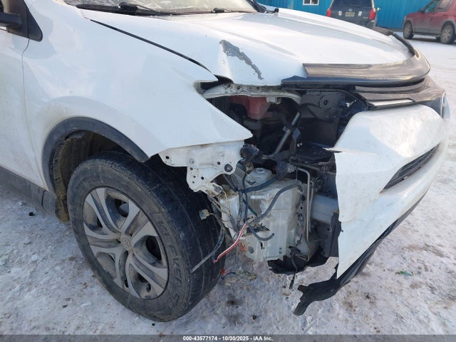 JTMBFREV6GJ061535 Toyota RAV4 LE