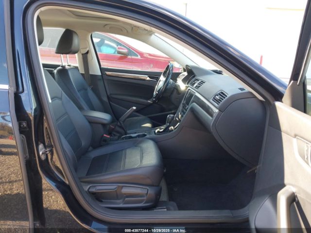 2017 VOLKSWAGEN PASSAT 1VWBT7A38HC010462 Photo 4