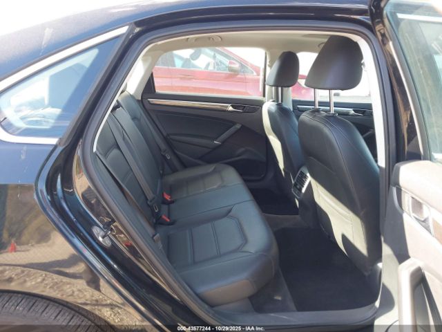 2017 VOLKSWAGEN PASSAT 1VWBT7A38HC010462 Photo 7