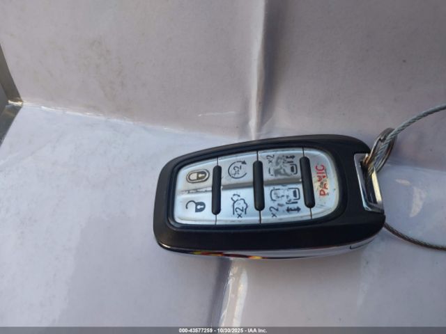 2022 CHRYSLER PACIFICA HYBRID 2C4RC1L7XNR139546 Photo 10