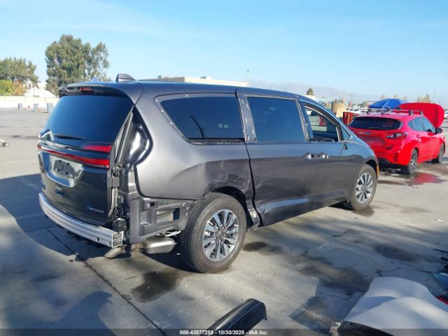 2022 CHRYSLER PACIFICA HYBRID 2C4RC1L7XNR139546 Photo 3