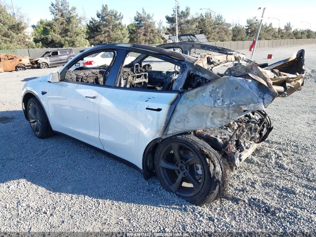 2026 TESLA MODEL Y 7SAYGDED2TF399701 Photo 2