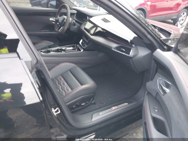 2022 AUDI RS E-TRON GT WAUAHBFW0N7900817 Photo 4