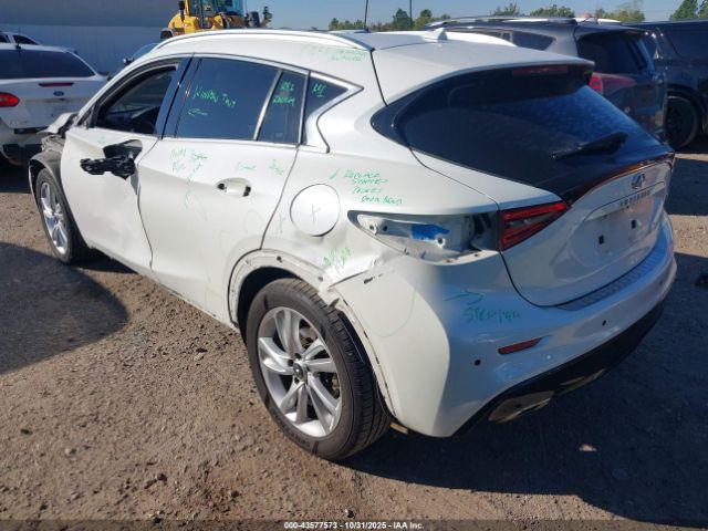 2017 INFINITI QX30 SJKCH5CP9HA028636 Photo 2