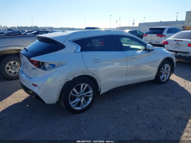 2017 INFINITI QX30 SJKCH5CP9HA028636 Photo 3