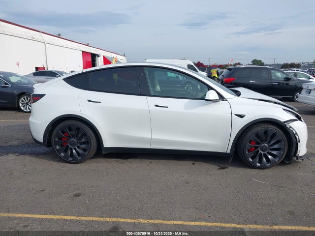 7SAYGDEF5PF947410 Tesla Model Y Performance Dual Motor All-wheel Drive