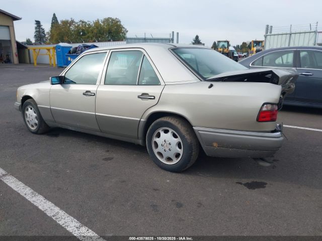 1994 MERCEDES-BENZ E WDBEA32E0RC134983 Photo 2