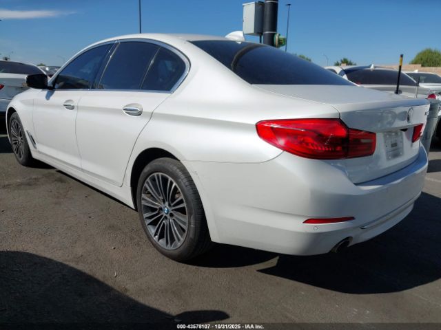 2018 BMW 530I WBAJA5C53JWA37564 Photo 2