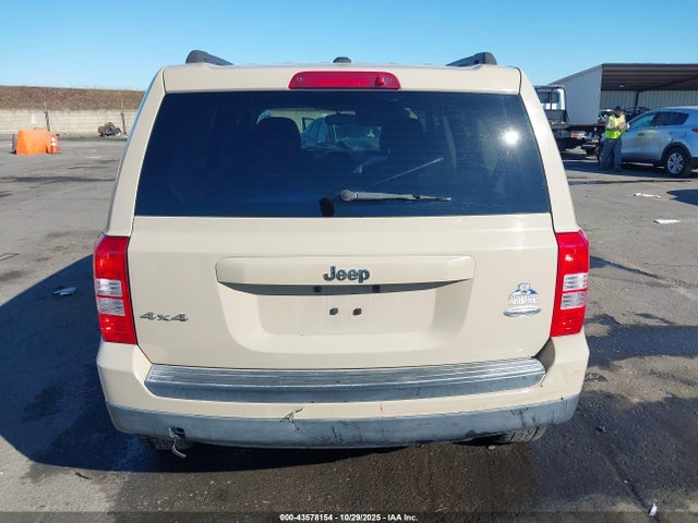 1C4NJRFB3GD804523 Jeep Patriot Latitude