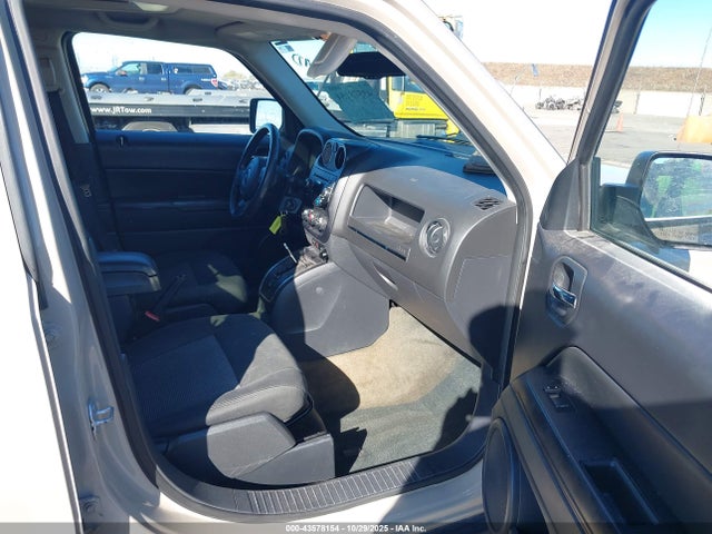 1C4NJRFB3GD804523 Jeep Patriot Latitude