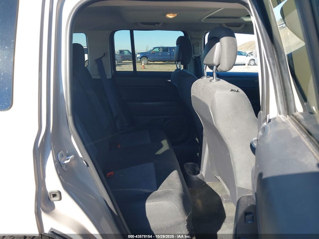 1C4NJRFB3GD804523 Jeep Patriot Latitude