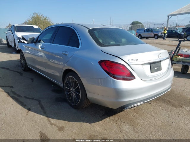 2021 MERCEDES-BENZ C 300 W1KWF8DB0MR617294 Photo 2