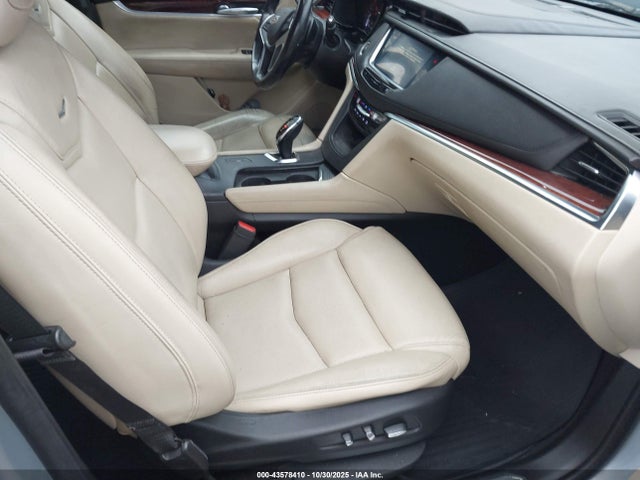 2017 CADILLAC XT5 1GYKNBRS5HZ326176 Photo 4