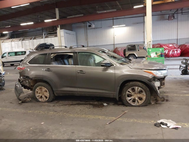 Toyota Highlander Le Plus V6 2015 5TDBKRFHXFS214004 Image 14