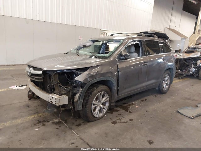 Toyota Highlander Le Plus V6 2015 5TDBKRFHXFS214004 Image 2