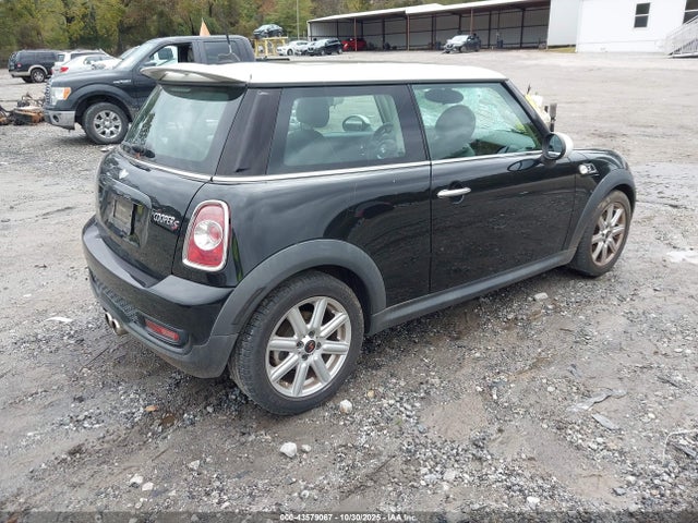 2011 MINI COOPER S WMWSV3C57BTY15247 Photo 3