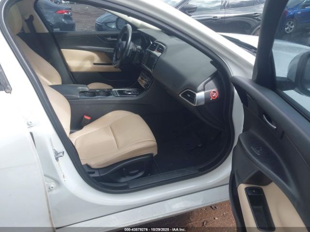 2017 JAGUAR XE SAJAR4BGXHA960347 Photo 4